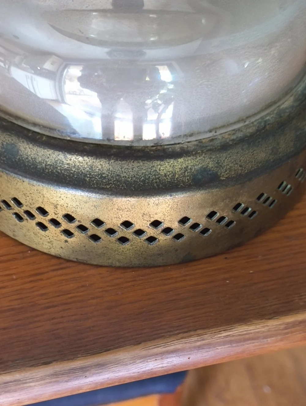 Vintage Opaque Glass Table Lamp - Classic!